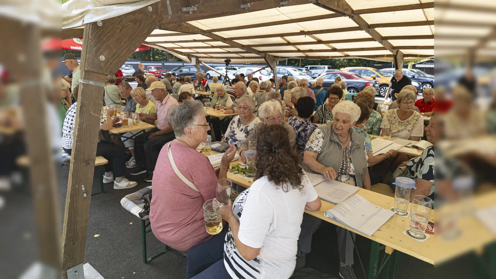 Gute Stimmung beim Senioren-Grillnachmittag in Waldershof (Bild: Gerhard Weber)