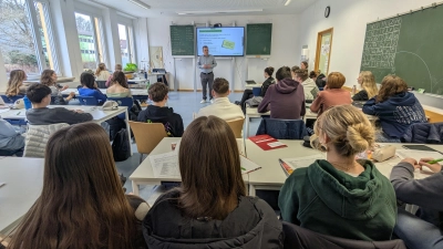 42 Firmen informieren 147 Schülerinnen und Schüler der neunten Jahrgangsstufe  (Bild: Alexander Gröger)