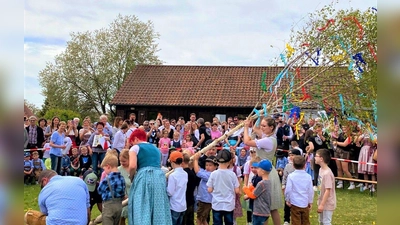 Der Kindergarten Pressath hat einen eigenen Maibaum (Bild: xs)