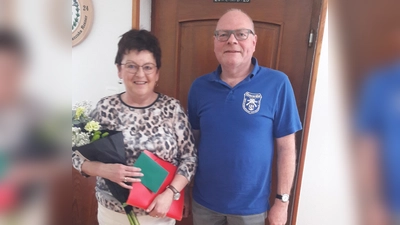 v.l. Referentin Brigitte Scharf aus Erbendorf und 1.Vorsitzender Martin Dietz  (Bild: Max Bindl)