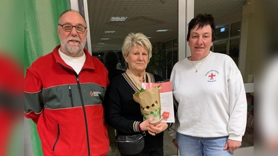 Auf dem Bild von links: Stellvertretender Bereitschaftsleiter Richard Meierl, Helga Dietz, Coni Klarner vom BRK Wiesau.<br> (Bild: Petra Meierl)