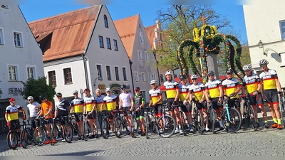 Die Teilnehmer des VC Corona Weiden bei der Saisoneröffnung am Tag der Arbeit  (Bild: Stefan Riebl)