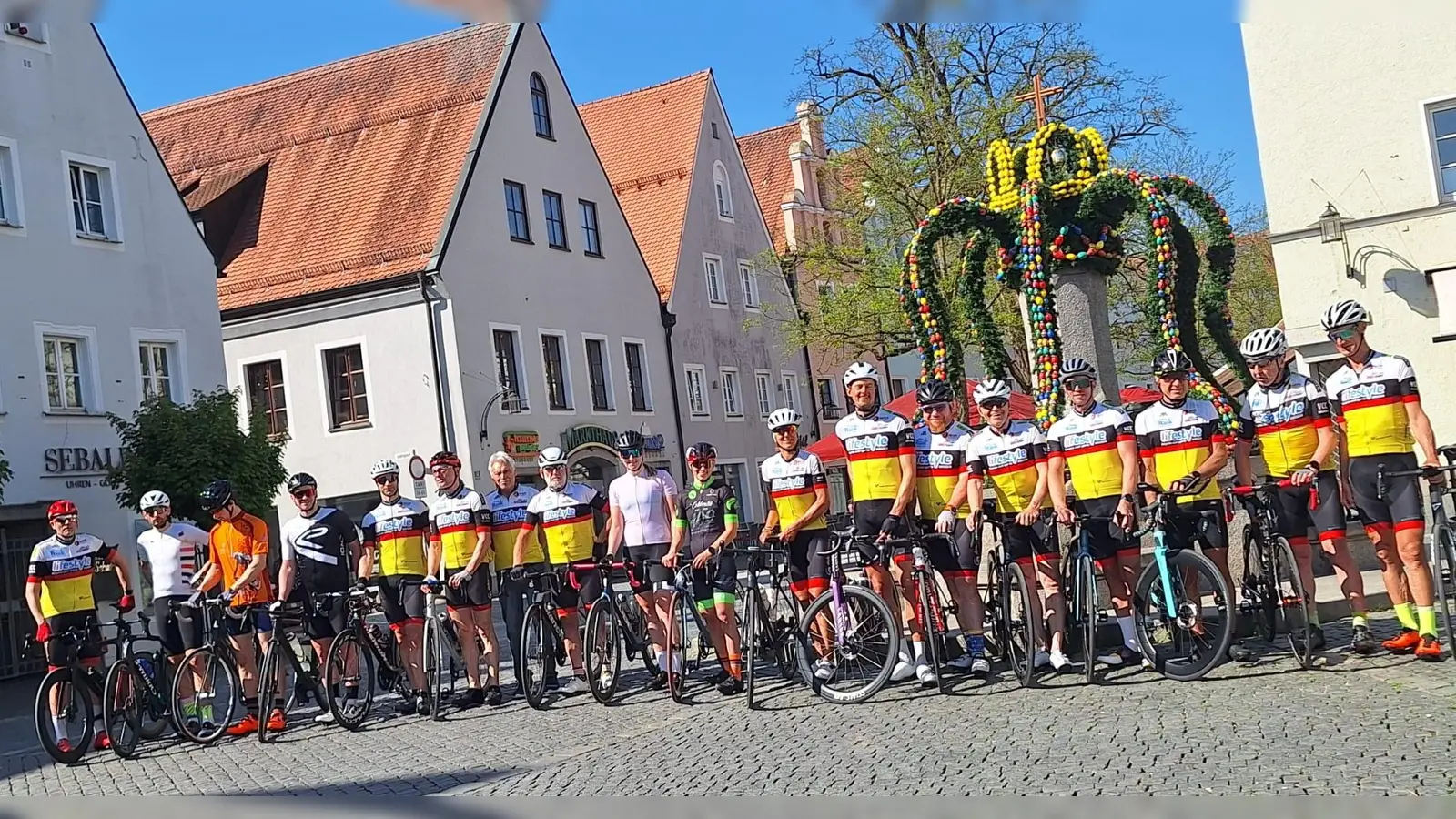 Die Teilnehmer des VC Corona Weiden bei der Saisoneröffnung am Tag der Arbeit  (Bild: Stefan Riebl)