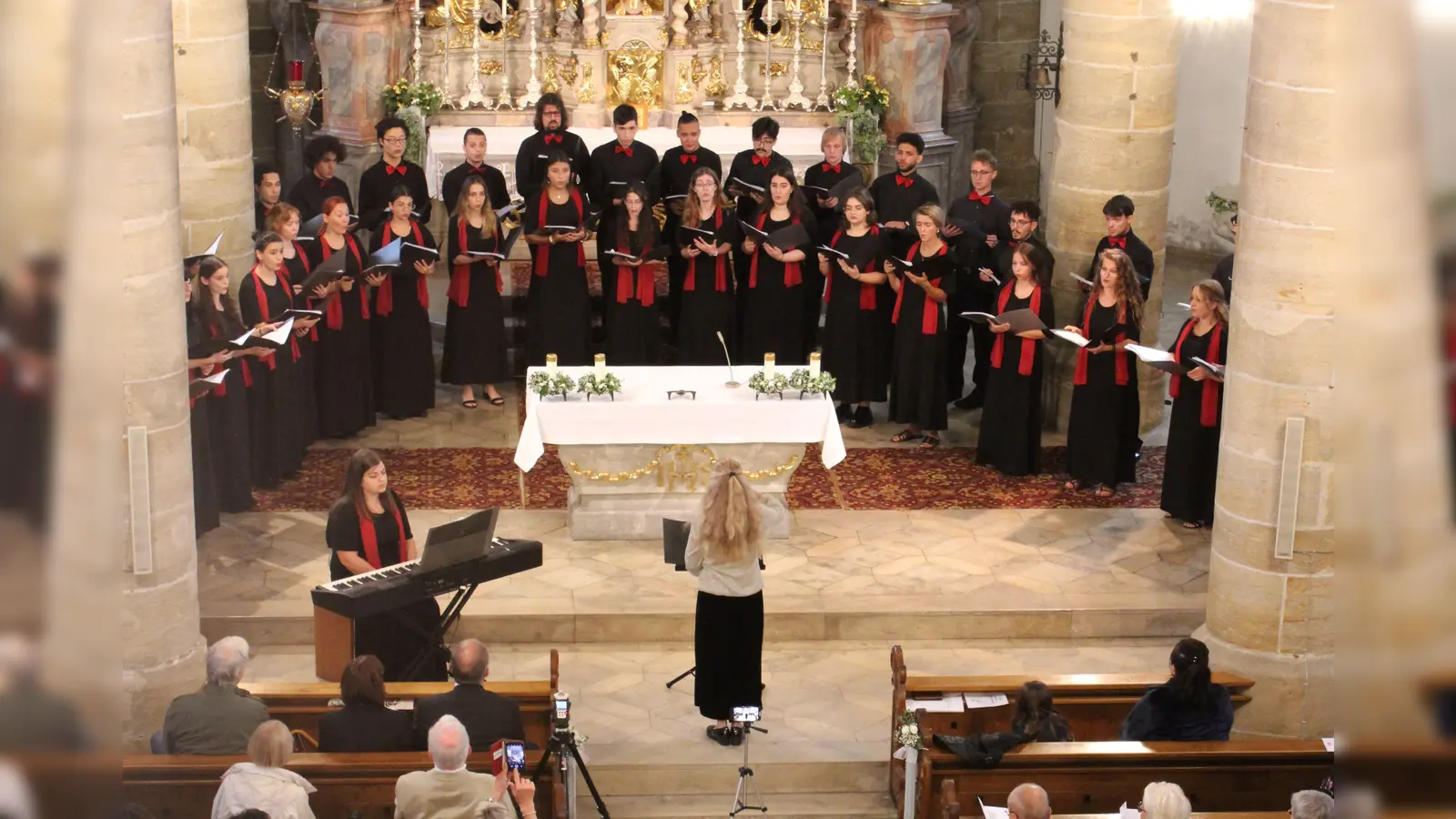Bereits vor zwei Jahren gab der griechische Kammerchor aus Thessaloniki ein Konzert in Kemnath im Rahmen des 73. Festivals junger Künstler. (Bild: Carolin Böckl)