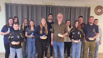 Beim Osterschießen wurden kleine Geschenke überreicht. (Bild: Franziska Wolf )
