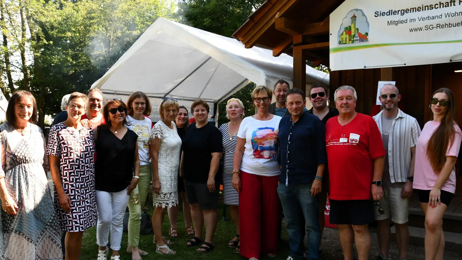 Oberbürgermeister Jens Meyer mit Stadträten und Kandidaten (Bild: Gerald Bolleininger)