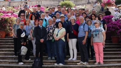 Die Pilgergruppe aus der Oberpfalz auf der Spanischen Treppe in Rom (Bild: Ramona Schricker)