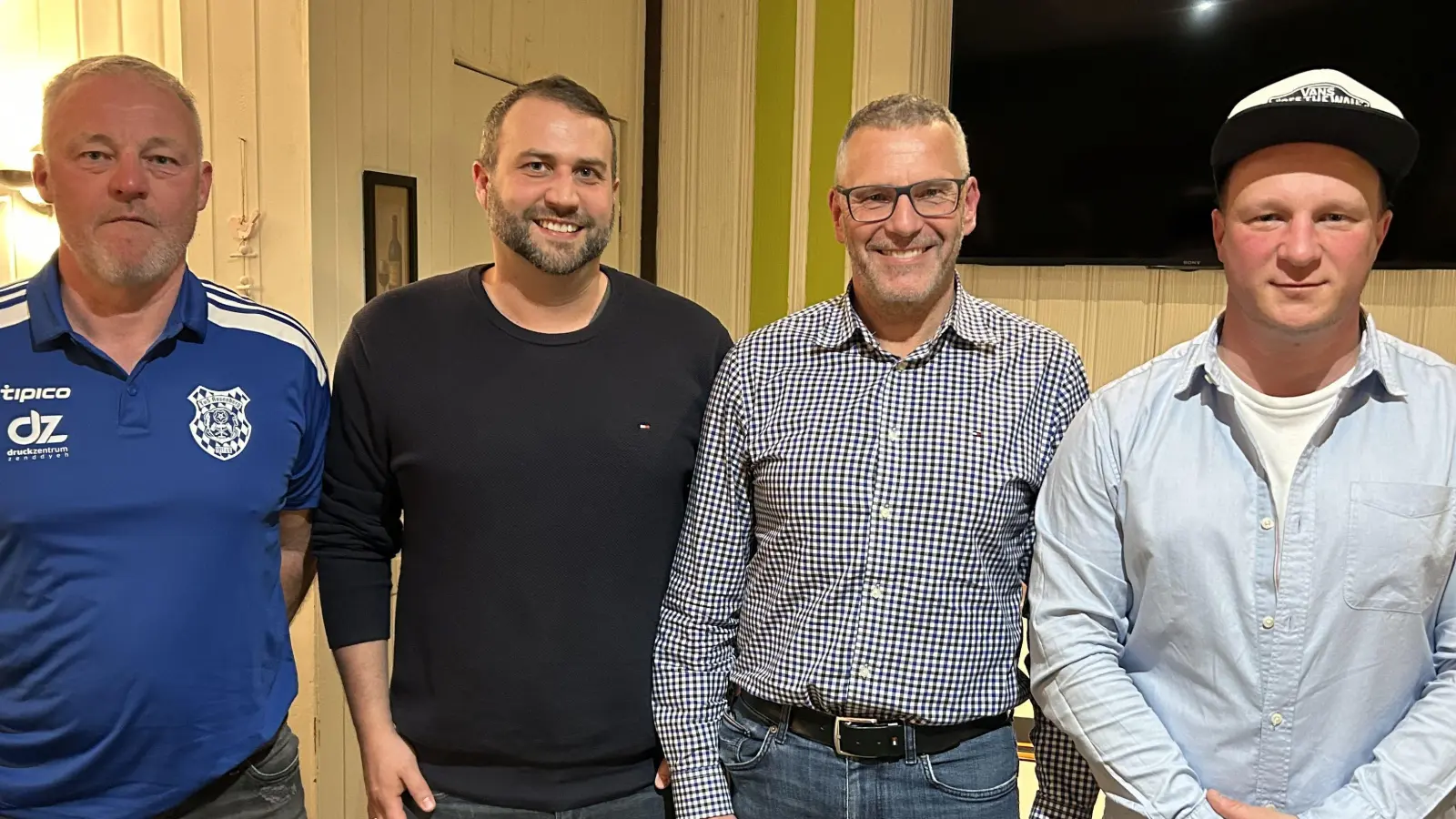 Die im Amt bestätigte Führungsriege der Alten Herren des TuS Rosenberg mit (von links) Markus Ostrowski (2. Vorsitzender) Benjamin Hartmann (3. Vorsitzender), Hans Büttner (Vorsitzender) sowie Tobias Tischler (Kassier). (Bild: Andreas Royer)