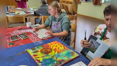 Eindrücke aus dem Collagen-Workshop (Bild: Christina Ponader)