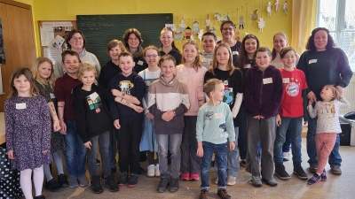 Die Kindergottesdienst - Gruppen von Neunkirchen und Mantel feierten gemeinsam den diesjährigen Weltgebetstag (Bild: Annette Punzmann)
