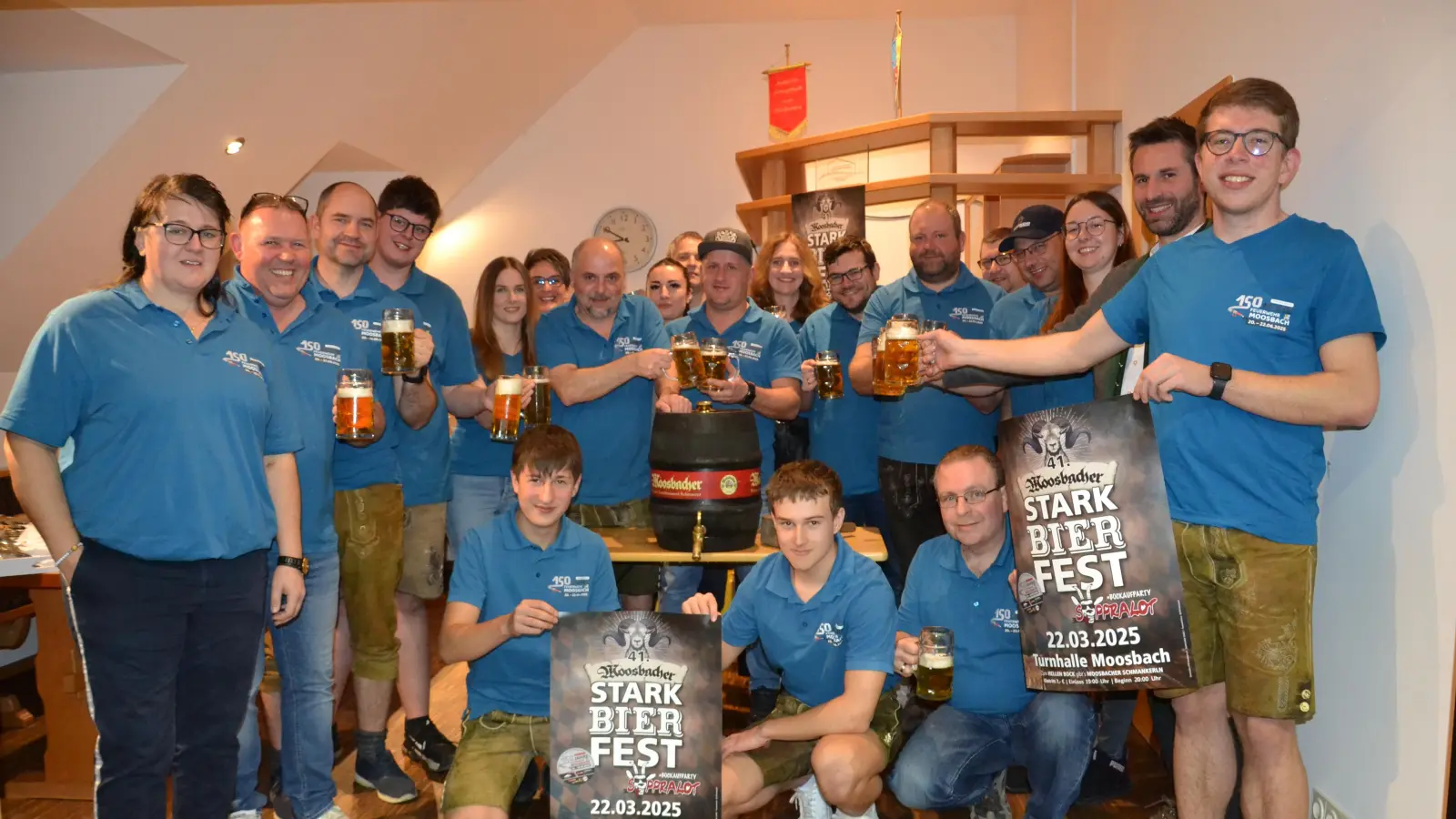 Die Feuerwehrleute haben den „Spitzbub“ getestet und befanden ihn für gut. Sie konnten ihn für das 41. Starkbierfest am 22. März um 20 Uhr in der Turnhalle in Moosbach freigeben.  (Bild: Peter Garreiss)