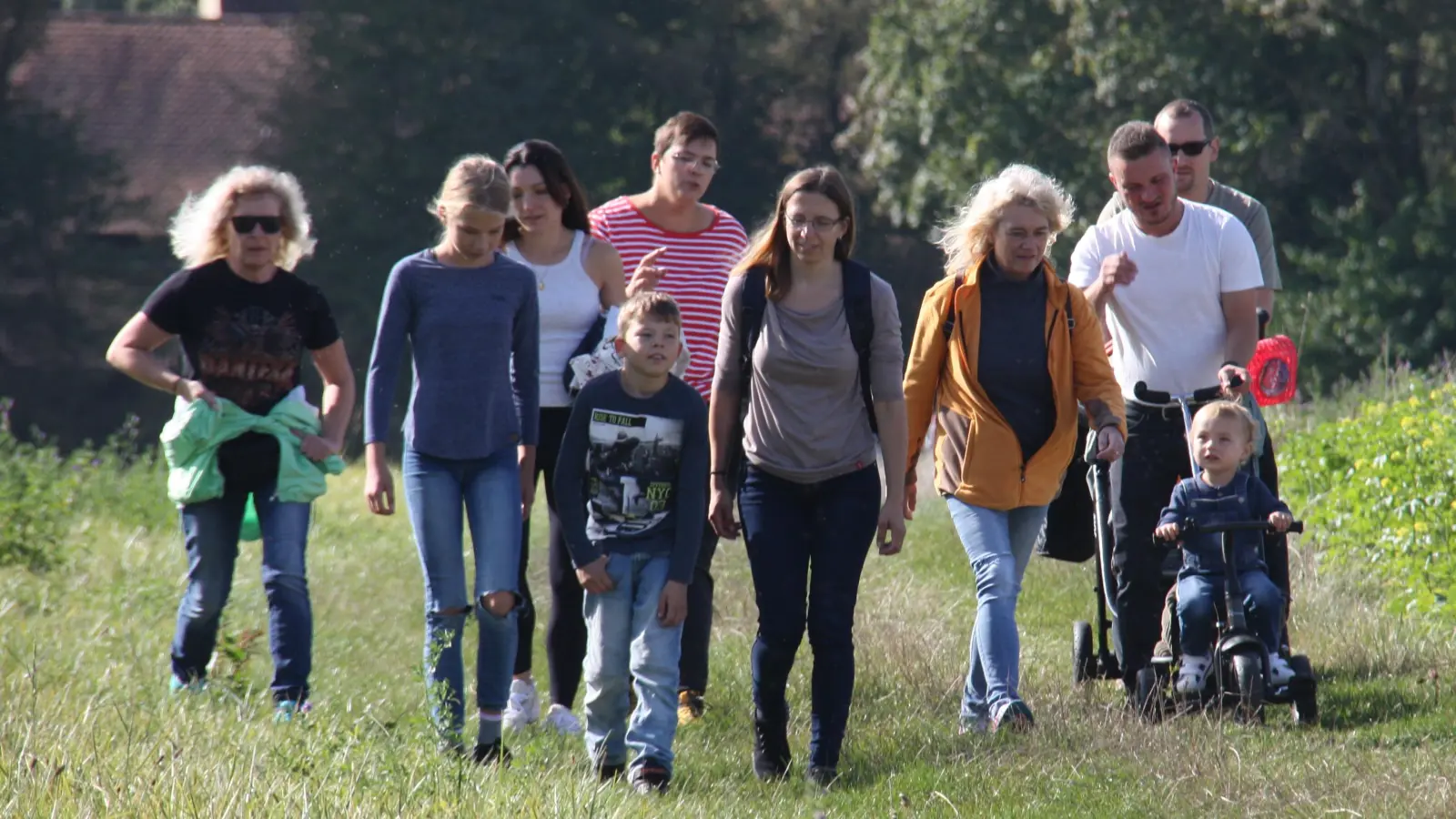Zahlreiche Familien nahmen am Familienwandertag am 22. September 2024 teil.  (Bild: Norbert Neid)