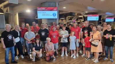Mitglieder des Fanclubs in der Alianzarena. (Bild: Sabine Andritzky-Ulrich)