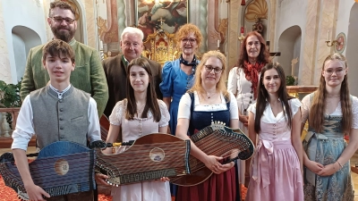 Mitwirkende beim volksmusikalischen Sommerkonzerts. (Bild: Monika Kunz)