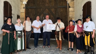 Spendenübergabe der Stadtwache Amberg an den Orgelverein St.Martin (Bild: Judith Piechotta)
