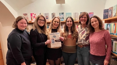 Das Orgateam und die Speakerinnen des Abends, von links: Christina Ponader (Orgateam Weiberwerk), Christiane Bernhardt, Cigdem Wieczorek, Lucia Brunner, Inge Lutz, Elisabeth Bayer (Orgateam Weiberwerk). (Bild: Christina Ponader )