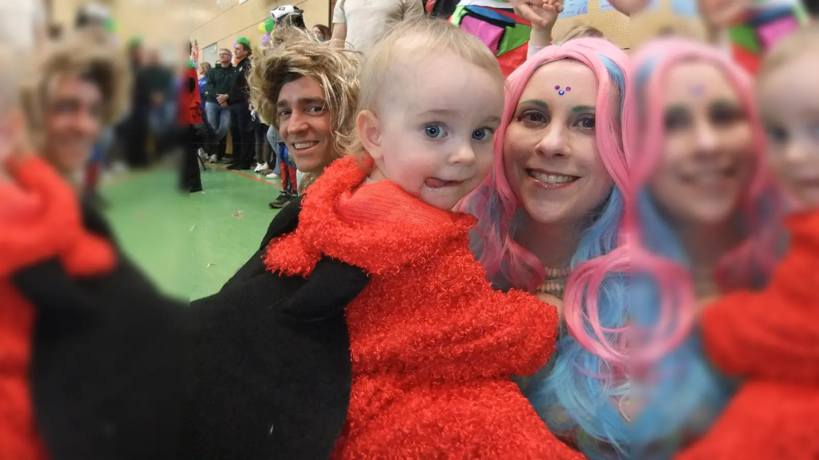 Und sogar ein kleines Teufelchen namens Laura, rot gekleidet mit schwarzen Flügeln, mit ihrem Papa (links) sowie Mama Steffi (rechts) tauchte plötzlich in der Halle auf. (Bild: Michael Götz)