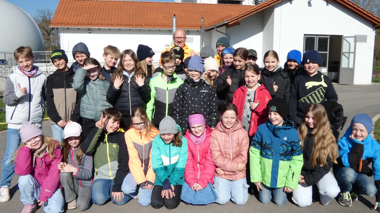 Die 4. Klassen der Grundschule Immenreuth besuchen die Kläranlage in Kemnath (Bild: Gudrun Lehner)