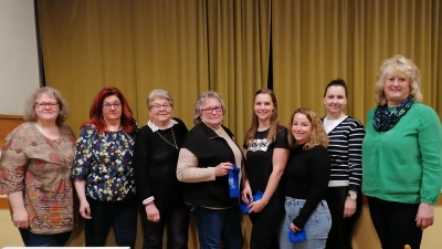 von Links nach rechts. Evi Hauer, Andrea Müller, Barbara Rösl, Veronika Ströhl, Josefine Stümpfl, Susanne Peichl, Sabine Moosburger, Christine Tischner  (Bild: Renate Schmidt)