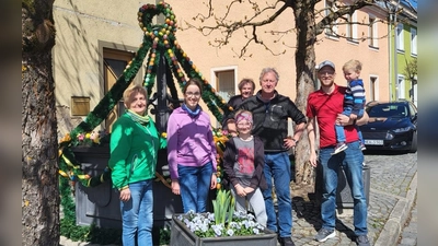 v.l.: Christine und Aurelia Sauer, Jasmin Schieder, Werner Sauer, Markus Kaiser und Gerd Schieder mit Jonas; (Bild: Helmut Kappl)
