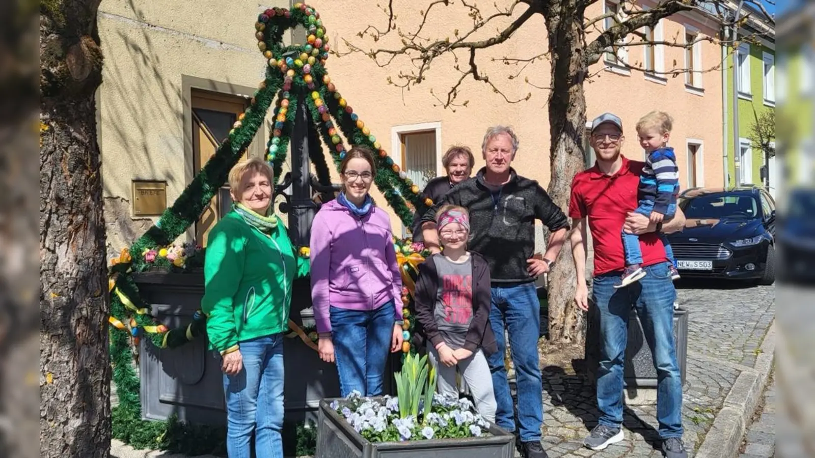 v.l.: Christine und Aurelia Sauer, Jasmin Schieder, Werner Sauer, Markus Kaiser und Gerd Schieder mit Jonas; (Bild: Helmut Kappl)