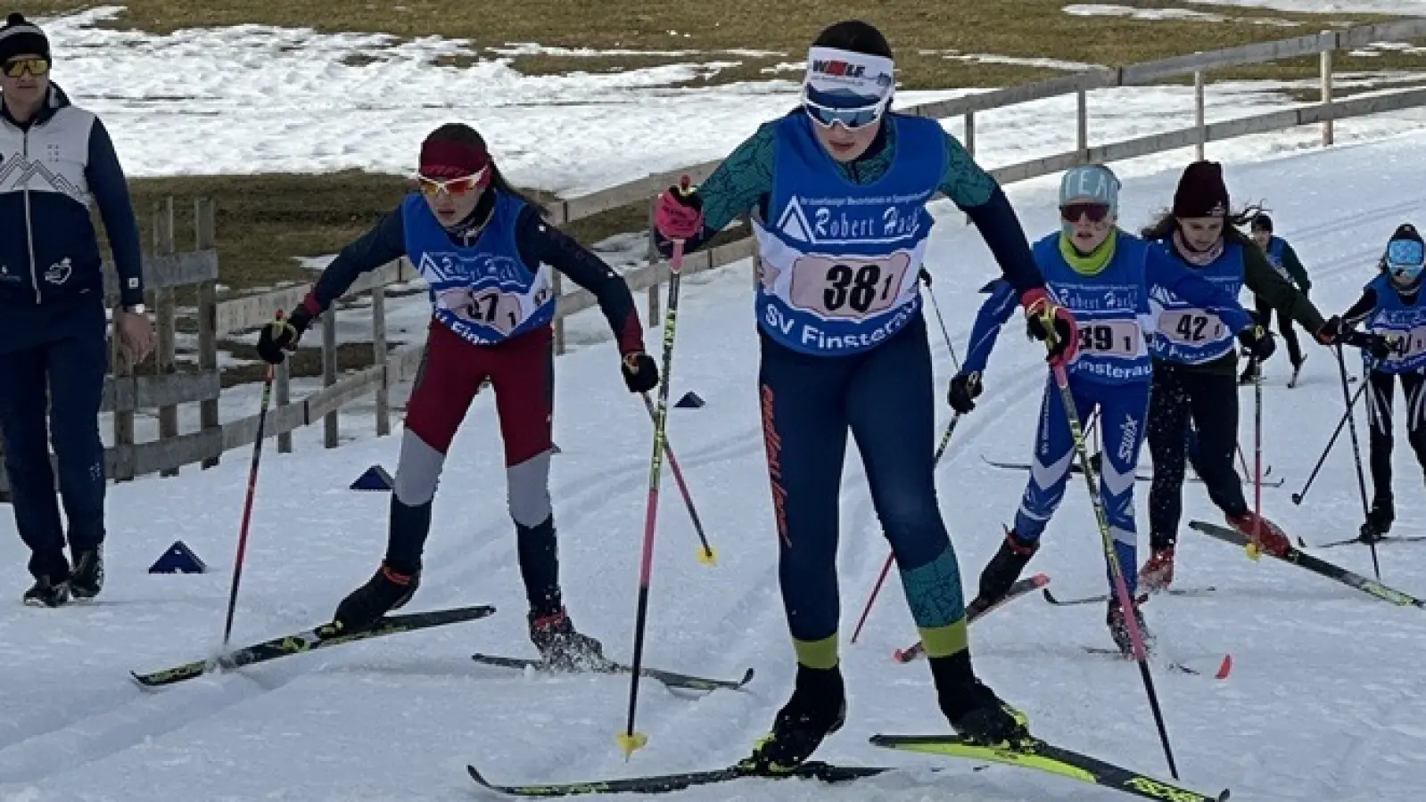 Merle Uschold (in blau, vorne) zeigte eine beeindruckende Leistung am Berg. (Bild: ero)
