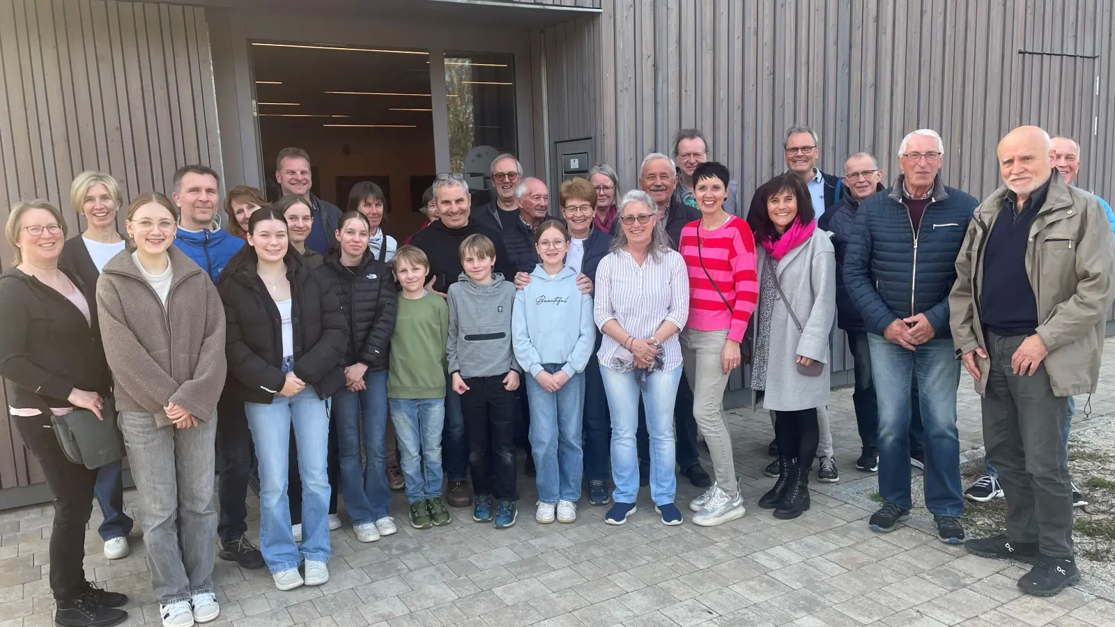 Mitglieder des Lintacher Dorf- und Kulturvereins besuchen das Planetarium in Ursensollen  (Bild: Cornelia Hartig)