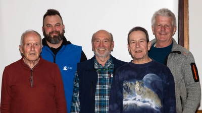 von links: Schriftführer Peter Lulay, Ehrenamtsbeauftragter Michael Gritsch, 1. Vorsitzender Gerhard Horn, Kassier und 2. Vorsitzender Uwe Heckel, Kindergruppenleiter Ernst Luber. (Bild: Richard Nürnberger)
