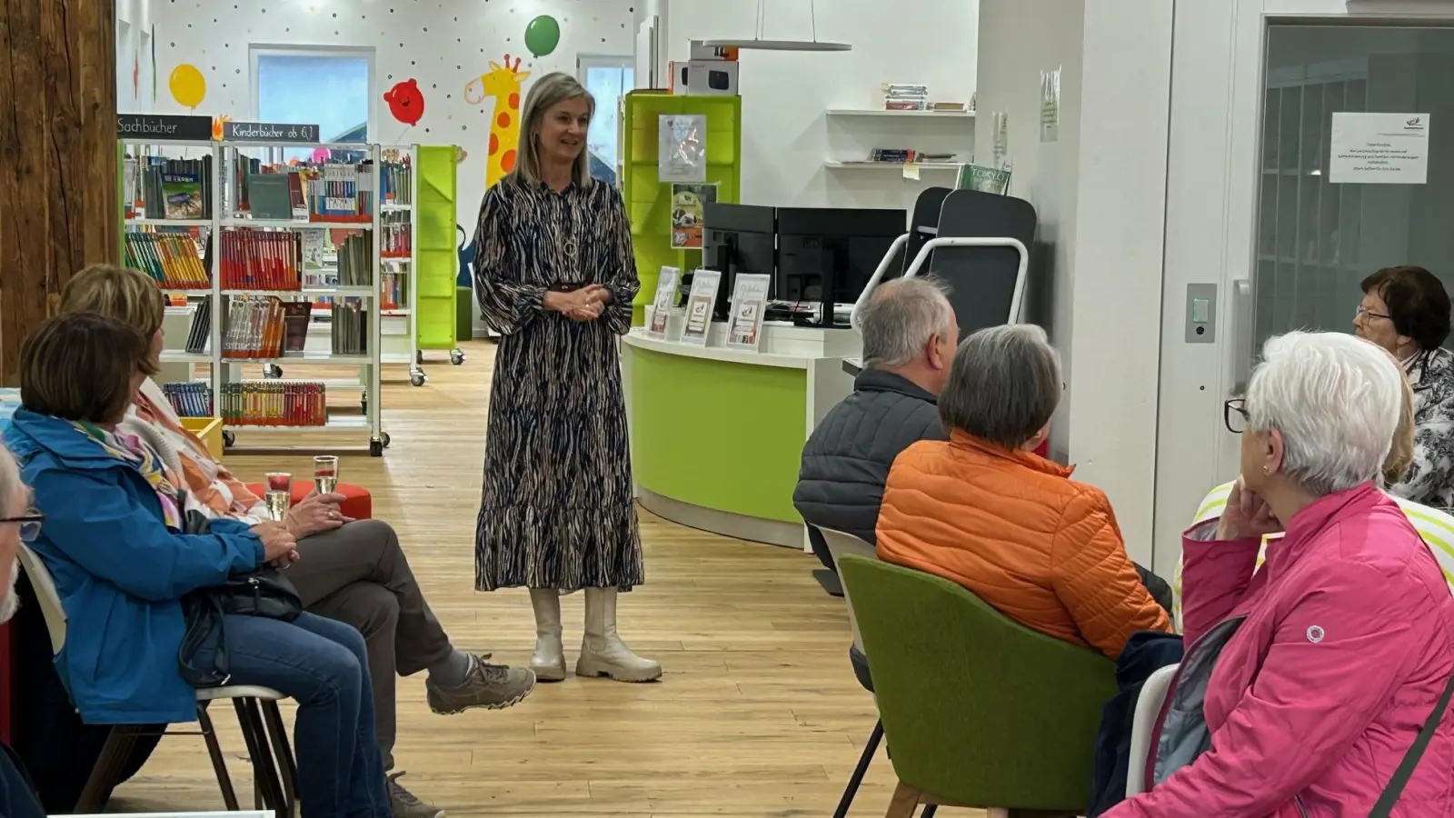 Leiterin Tanja Ries mit den Senioren der Stadt Vohenstrauß (Bild: Martha Bauer)