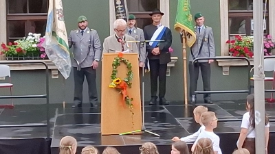 Ein Grußwort sprach Heinrich Kleber als Vorsitzender des einzig noch bestehenden Heimatvereins „Die Eslarner in München”. (Bild: Karl Ziegler)