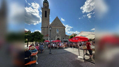 Pfarrfest in Vohenstrauß - auch 2025 bei herrrlichem Wetter (Bild: Heiner Reber)