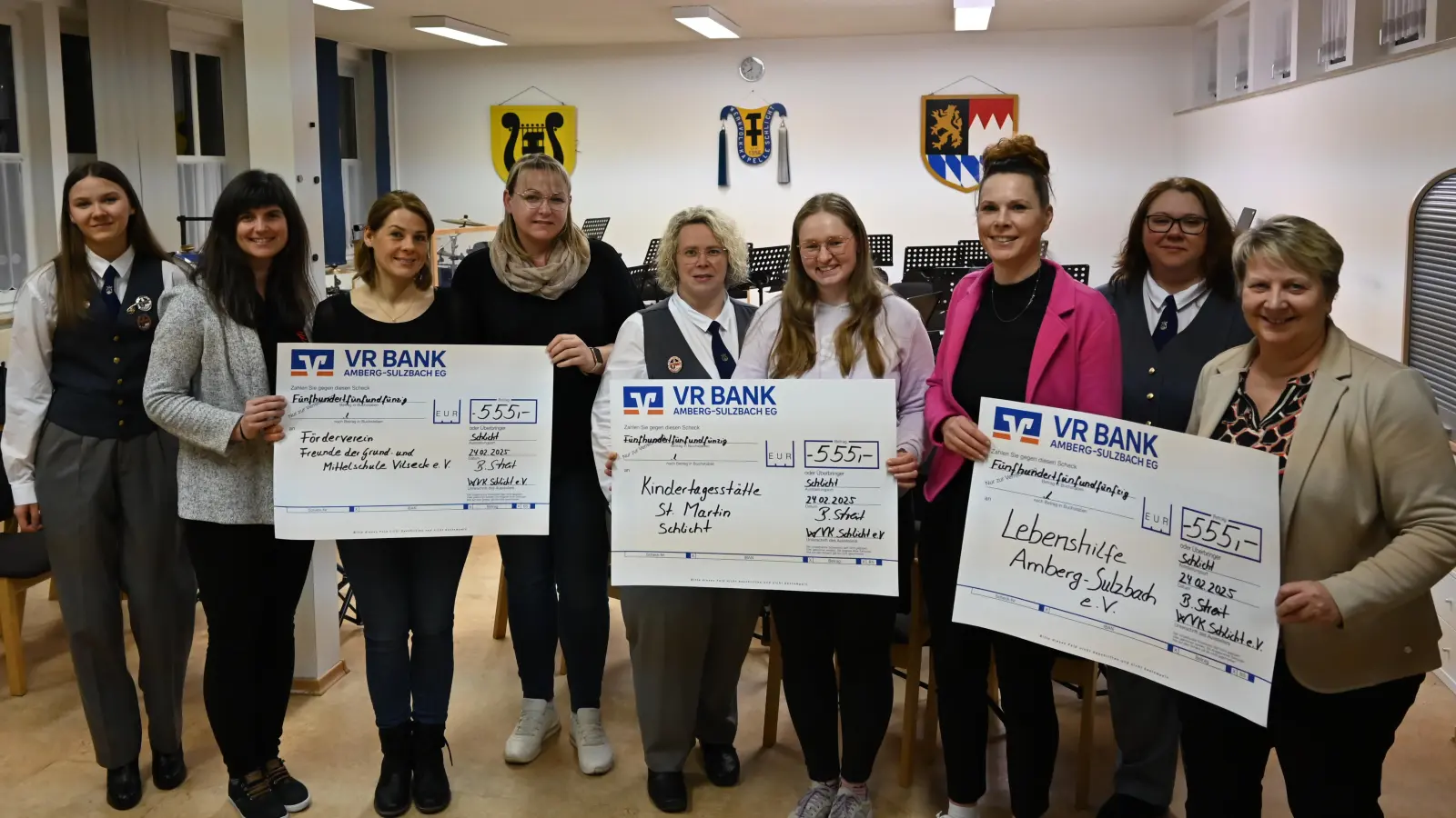 Von Links: Hannah Bauer (WVK), Bianca Behrisch-Chappell, Manuela Merkl, Tanja Schönl (alle Förderverein Schule Vilseck), Barbara Streit (WVK), Mona Kreuzer (Kindergarten Schlicht), Katharina Reuter (Fachkraft für Inklusion St.-Sebastian-Kindergarten LH Amberg), Sabine Kredler (WVK), Katrin Pannek (Lebenshilfe Amberg-Sulzbach) (Bild: Lena Wiesnet)