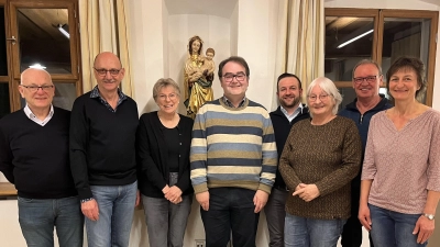 Kirchenverwaltung St. Marien (von links) Erich Weiß, Dr. Martin Pöllath, Maria Müller, Pfarrer Herbert Mader, Dr. Sebastian Meier, Monika Frieser, Hans Falk, Sandra Grünthaler.  (Bild: Susanne Wagner)