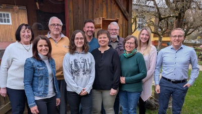 Die neue Vorstandschaft des FGV Neusorg: Roswitha Schraml, Carolin Dumler, Josef Schraml, Ann-Sophie Jaeger, Thomas Jelsch, Simone Jelsch, Karl Lenhard, Irmgard Weiß, Carolin Gley, Dr. Bastian Roth. (Bild: Carolin Gley)