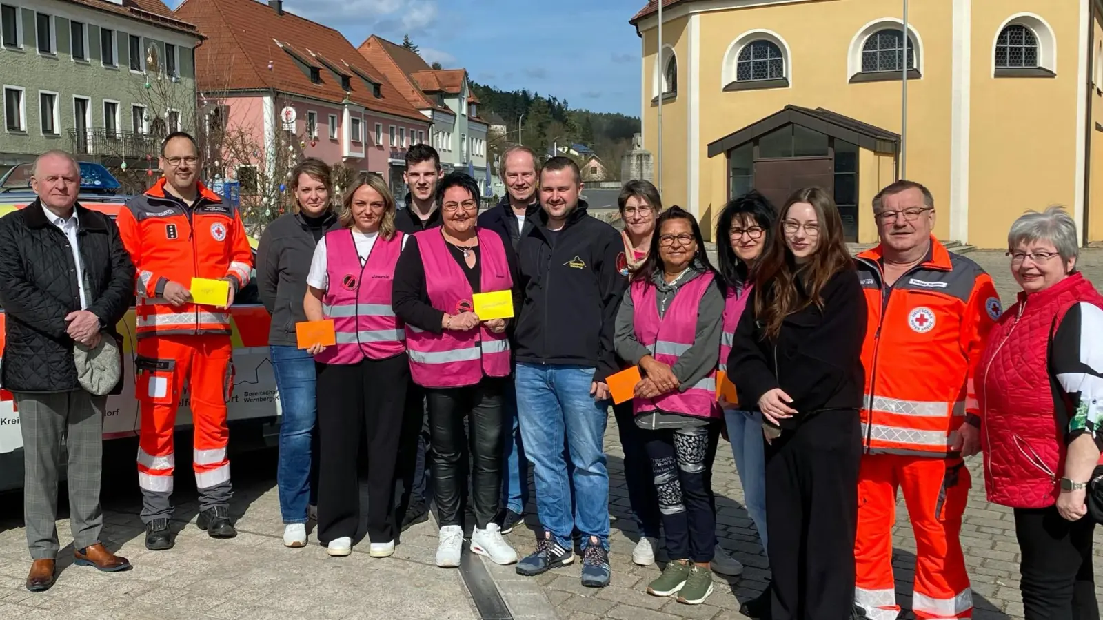 Über eine Osterüberraschung des Wernberger Weiberkomitees, in Höhe von gesamt 1700 Euro, durften sich die drei Kindergärten der Marktgemeinde, die „Helfer vor Ort” und die Feuerwehrjugend Wernberg freuen.  (Bild: Elisabeth Weidner)