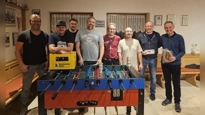 Siegerehrung v.l.n.r.: Michael Sossau, Hannes Heim, Marco Schwab, Robert Frisch, Albert Meyer, Herbert Gebhard, Klaus Sauber, Klaus Bock  (Bild: Anna Utz)