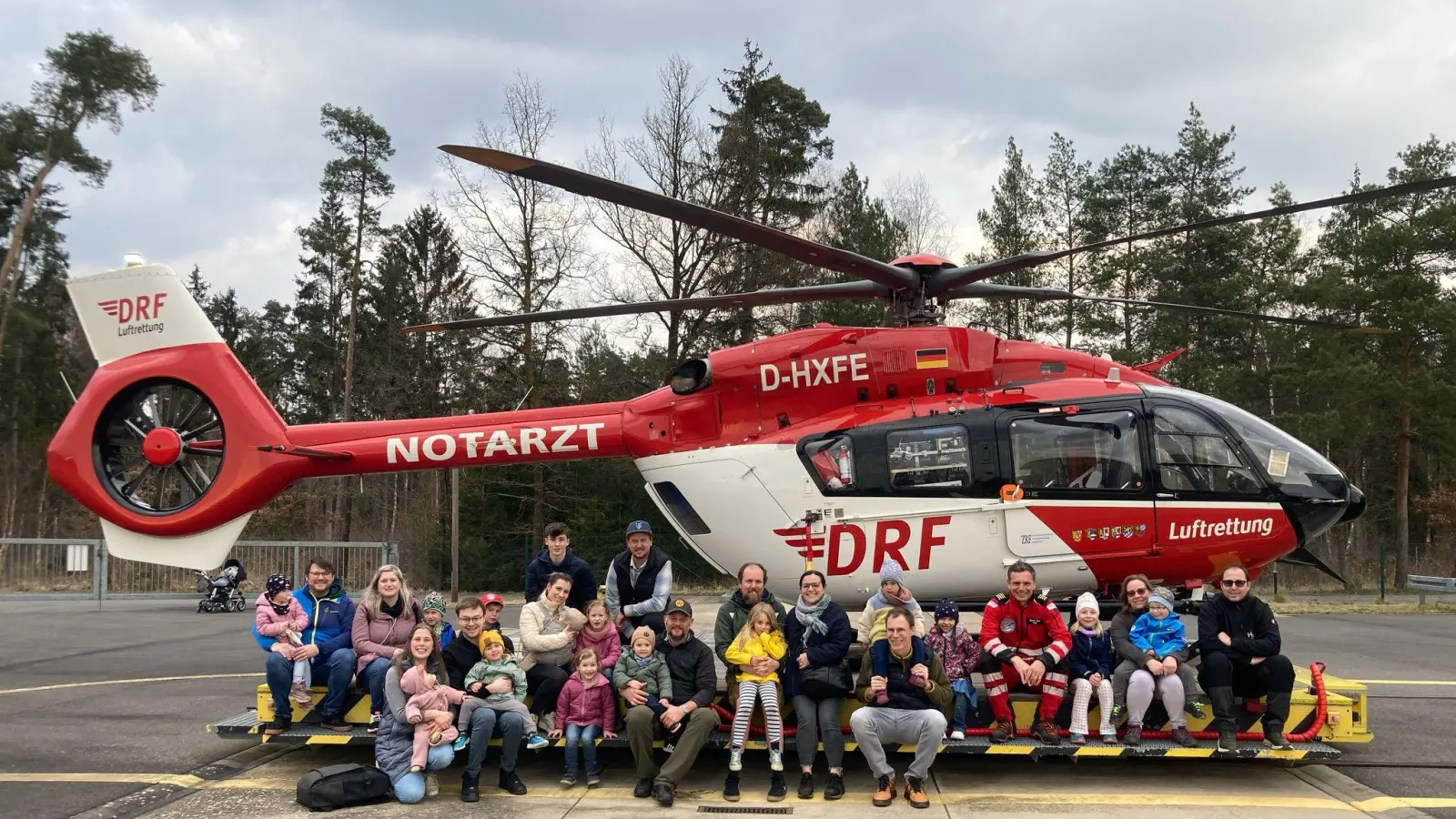 Besuch beim Rettungshubschrauber in Weiden.  (Bild: Peter Hochmuth)