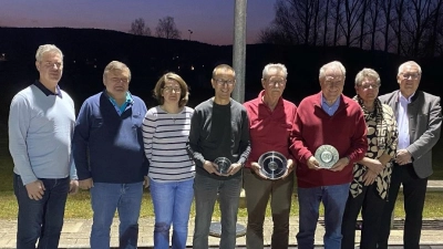 Die Geehrten mit von links SpVgg Pfreimd Vorstand Christian Tröster, Kassier Josef Beck, Schriftführerin Steffi Scheinost, Spartenleiterin Beate Stiegler und Bürgermeister Richard Tischler. (Bild: Georg Kick)