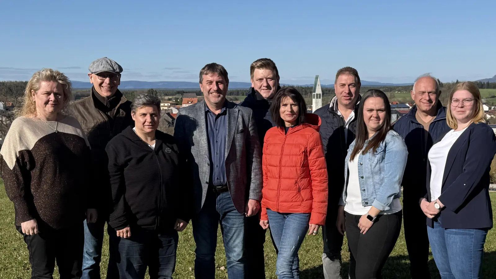 Die wiedergewählte und ergänzte CWG Vorstandschaft um 1. Bürgermeister Ewald Plößner. Von links nach rechts: Michaela Böhm, Jürgen Geyer, Diana Weber, Ewald Plößner, Marco Streit, Caroline Sobirey, Thomas Seemann, Isabell Kowollik, Richard Götz und Sophia Seemann. Nicht im Bild: Philipp Kroher, Norbert Wilterius, Hubert Lohner.  (Bild: Ewald Plößner )