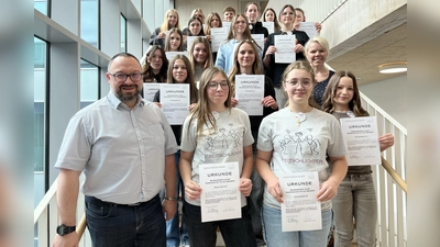 Gespannt auf ihr neues Aufgabenfeld: Die Streitschlichtungs-Experten der Realschule am Tor zur Oberpfalz. (Bild: Miriam Hollering)