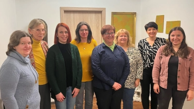 von links nach rechts. Veronika Freitag, Eva Schmid, Eva-Katharina Müller, Sabine Kederer, Regina Freitag, Brenda Wild, Silvia Gebhard und Astrid Freitag. Nicht auf den Foto: Christiane Götz und Sieglinde Winkelmaier. (Bild: Jonas Dittrich)