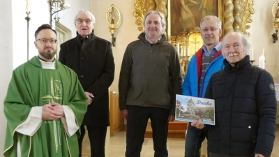 v.l. Pfarrer Johannes Arweck, Johann Schneider, Martin Zeberl, Konrad Spindler, Josef Schmidt (Bild: Anna Lehmeier)