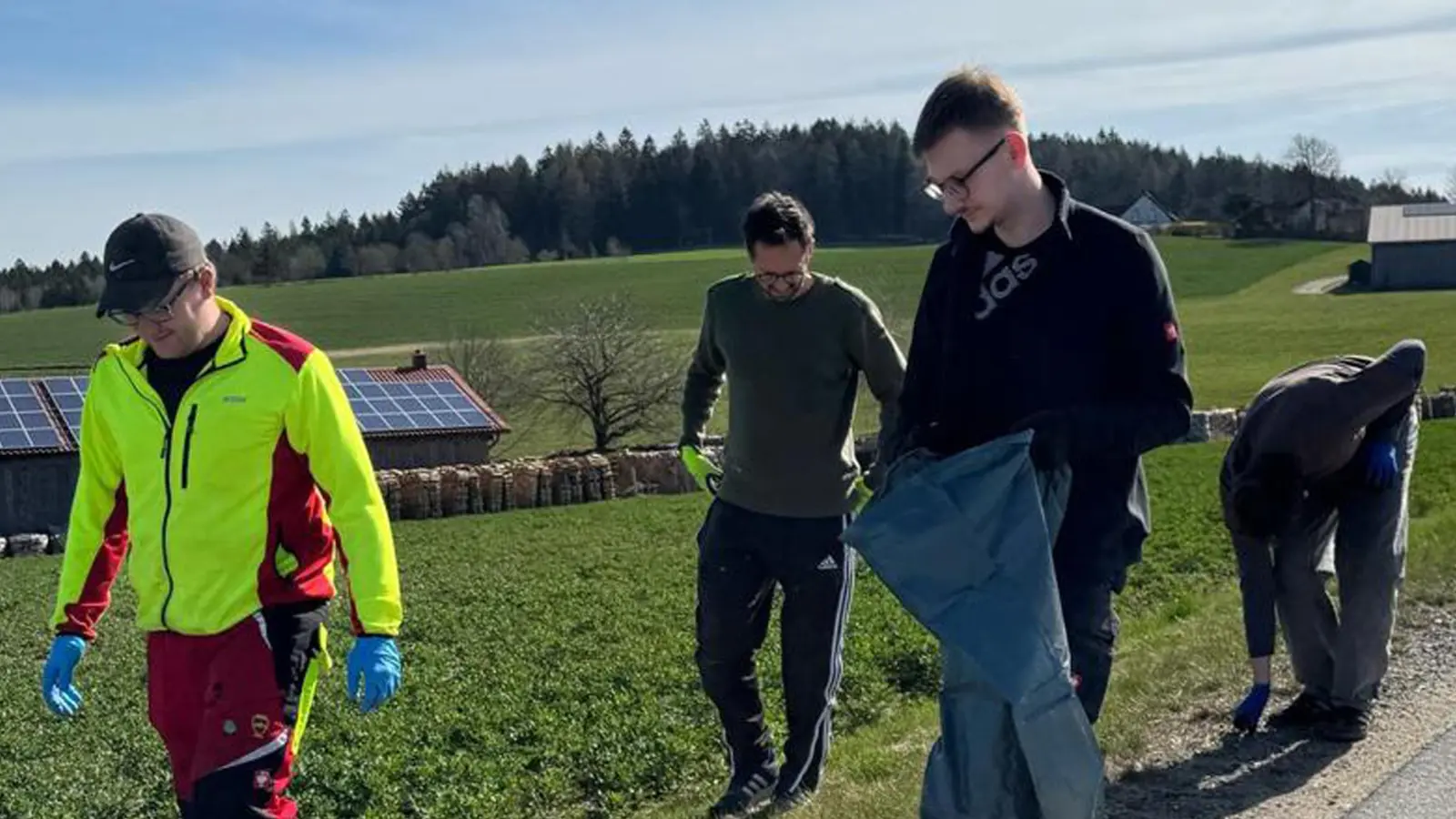 Rama-Dama-Aktion der Führungsriege der Kolpingsfamilie (Bild: Andrea Weig)