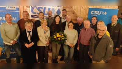 1. Reihe von links: Daniel Schelter, Christina Kreuzer, Rita Rosner, Nadine Gralla-Sommer, Anahit Baloyan, Harald Bäumler, Dieter Moser<br>2. Reihe: Max Scherm, Mdl Dr. Stefan Oetzinger, Sebastian Kitta, Christoph Käs, Joachim Wagner, Hermann Stahl, Fabian Weidensteiner, Gabi Frank und Harald Gollwitzer (Bild: Harald Bäumler)