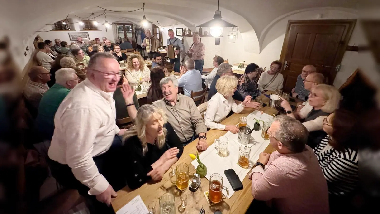 Zoigl-Glückseeligkeit und gute Stimmung herrschte beim Zoiglabend der Grafenwöhrer CSU beim Brucksaler in Neustadt. (Bild: Gerald Morgenstern)