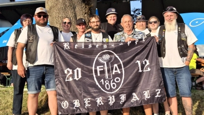 Der Löwenfanclub Reisegruppe Oberpfalz 1860 München ermittelte seinen Vereinsmeister im Minigolf (Bild: Udo Völkl)
