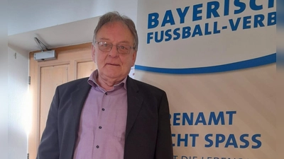 Ehrenvorstand Josef Betz erfuhr eine besondere Auszeichnung. (Bild: Engelbert Horn)