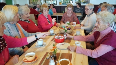 Gemütliches Treffen der AWO im Möbelhaus Gleißner. (Bild: Marianne Scheffler )