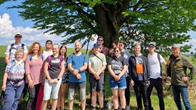 Wanderung am Grenzkamm. (Bild: Elisabeth Stadler)