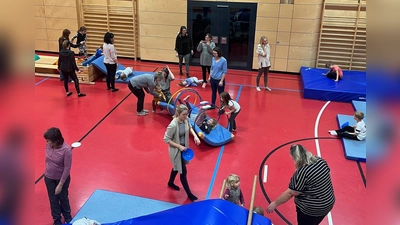 Young Fitness-Sparte lud ein zum Oma/Opa-Enkel Turnen  (Bild: Matthias Becker)